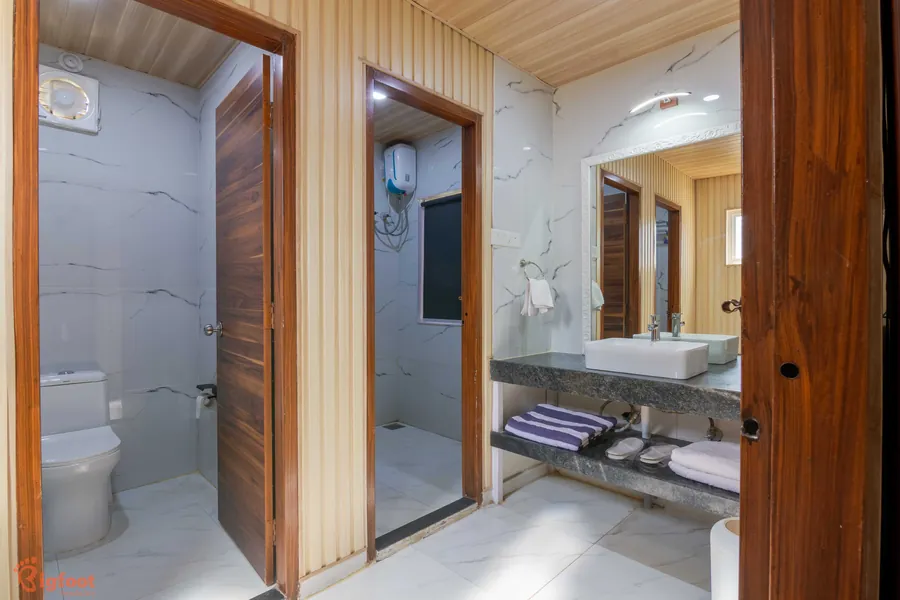 Premium bathroom and walk-in wardrobe at Azure Resort cottage