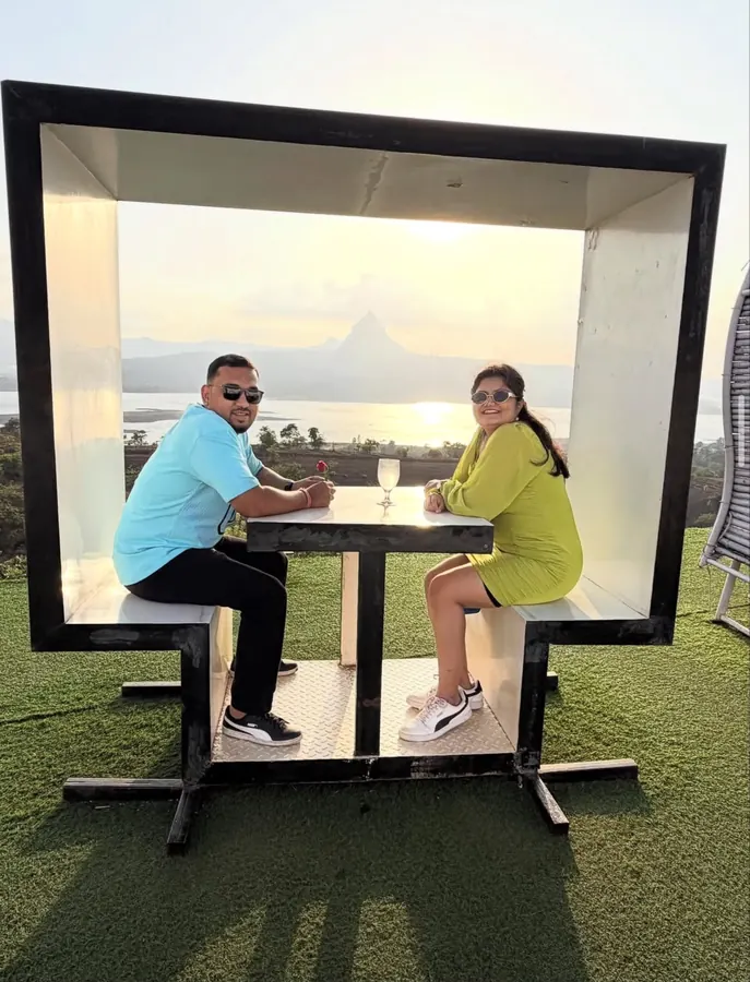 Couple dining with a valley view at Sundowner
